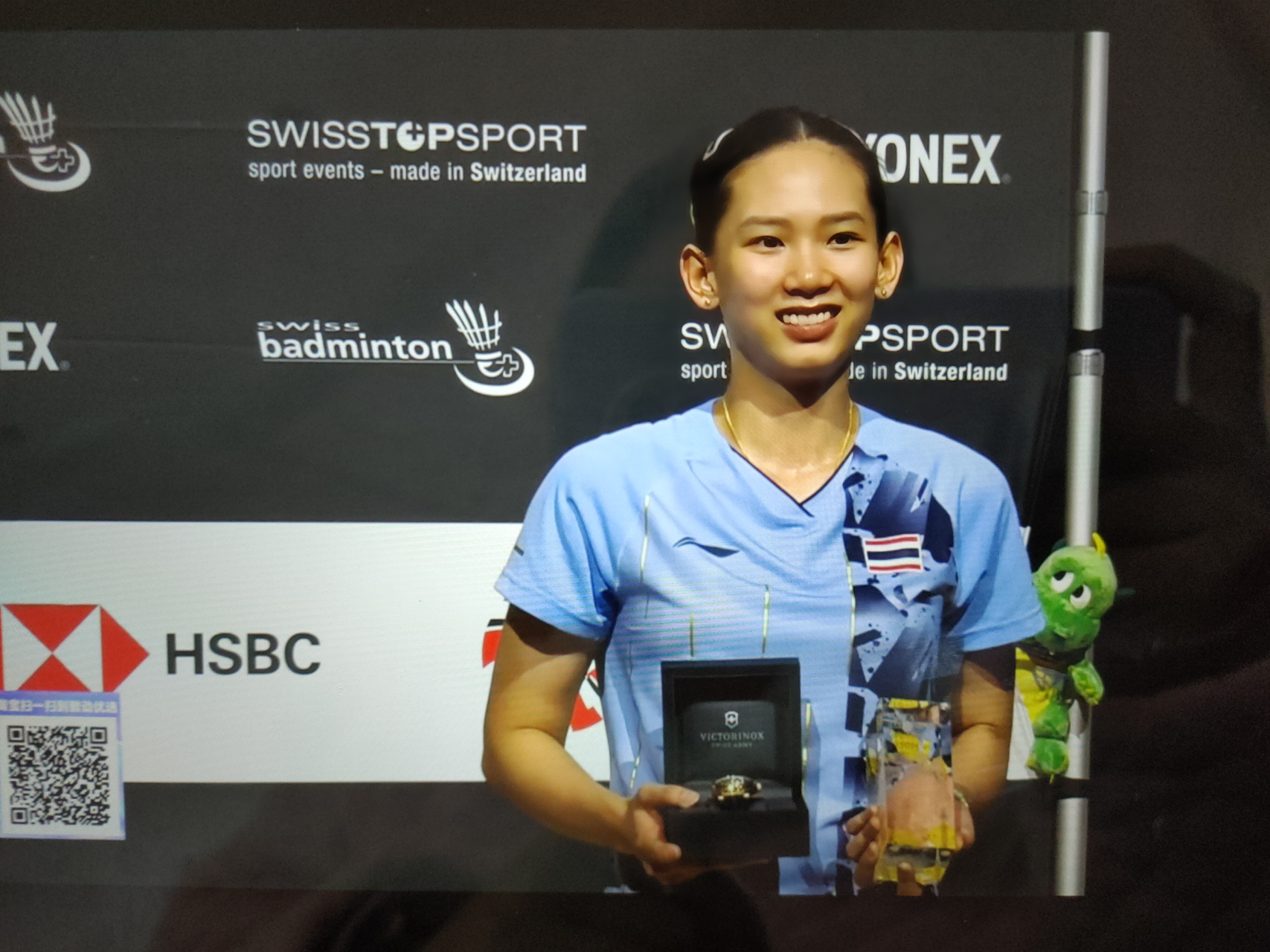 西班牙队以 西班牙队以