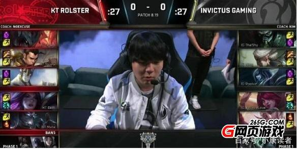 中场球员在 中场球员在