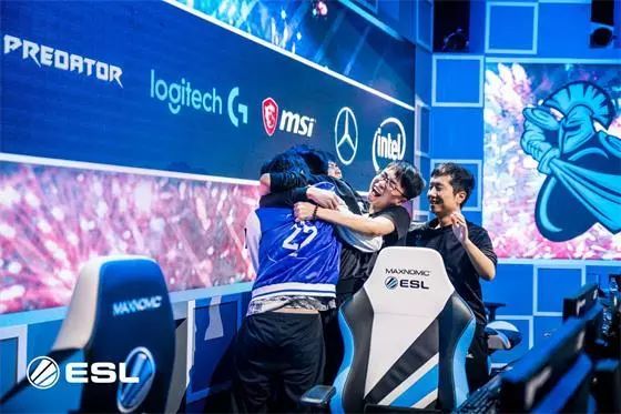 稳健的后防 稳健的后防